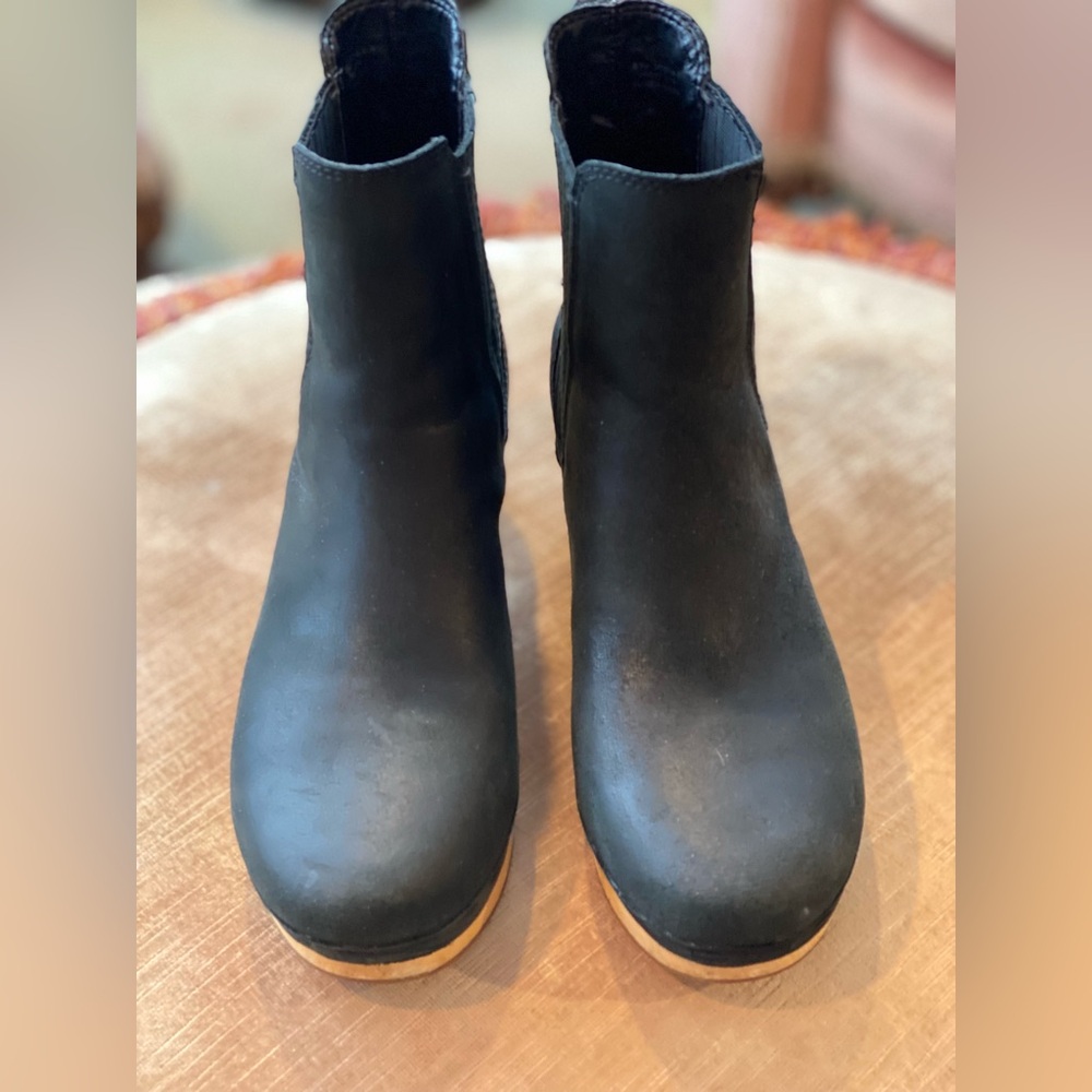 Frye & Co leather chelsea boots 8.5  NWOT